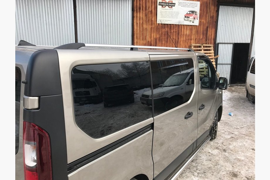 Opel Vivaro 2015–2019 Kromatut kattokaiteet Pitkä, muovijalat Kuva 3