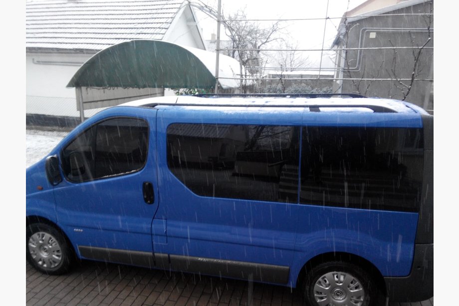 Nissan Primastar 2002–2014 Mustat kattokaiteet Lyhyt akseliväli, muovijalat Kuva 4