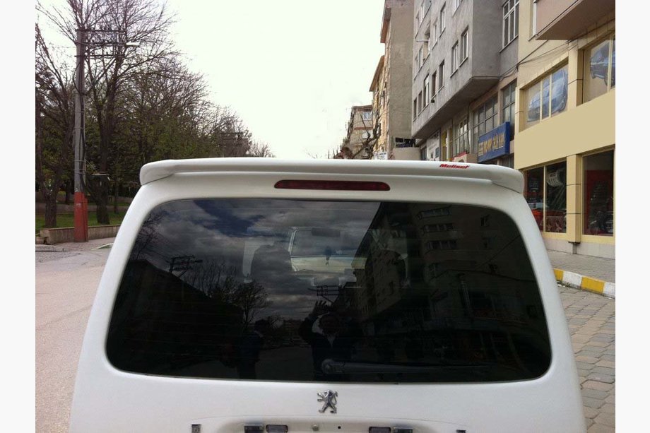 Peugeot Partner 1996–2008 Anatomic-spoileri (maalattava) Image