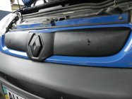 Renault Trafic 2001–2015 Jäähdyttimen säleikön talvisuojus, yläosa 2001-2007, Kiiltävä kuva 9