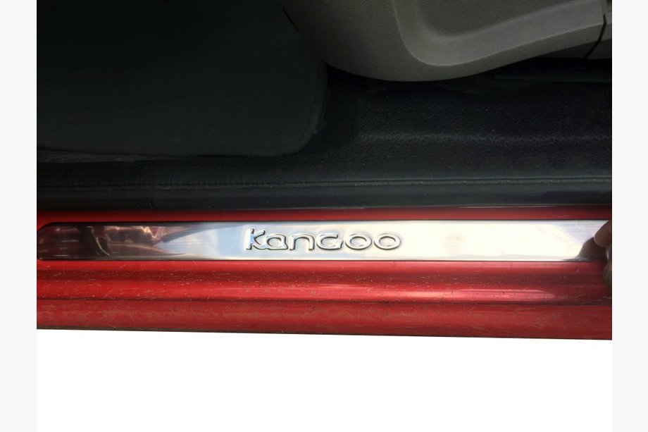 Renault Kangoo 2008–2020 OmsaLine kromikynnyslistat (2 kpl, ruostumaton teräs) Image