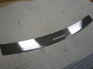 Kia Carens 2012– Takapuskurin suojalista taivutetulla reunalla Nataniko (ruostumaton teräs) 2012-2016 kuva 1