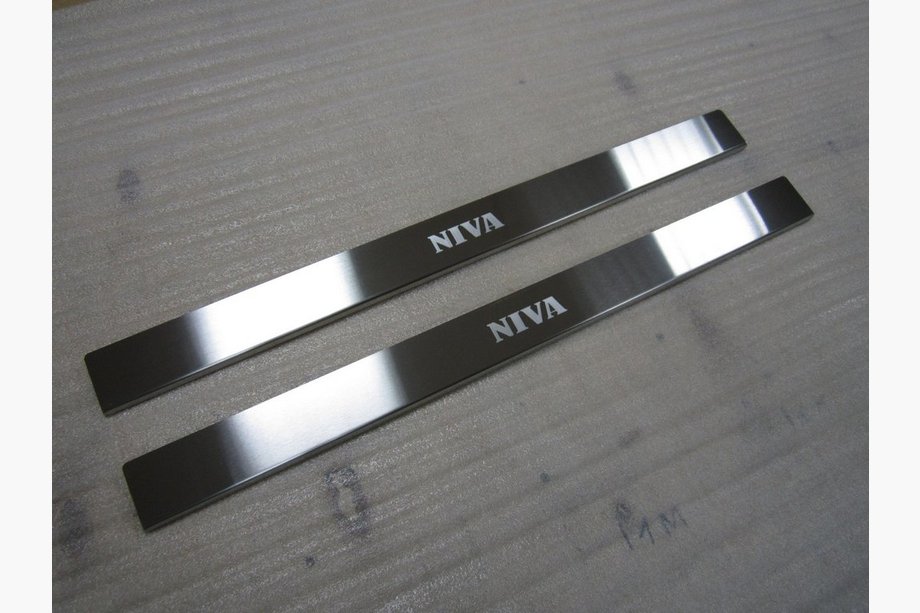 Lada Niva ja Urban 1977– Natanika Standard kynnyslistat (2 kpl, ruostumaton teräs) Image