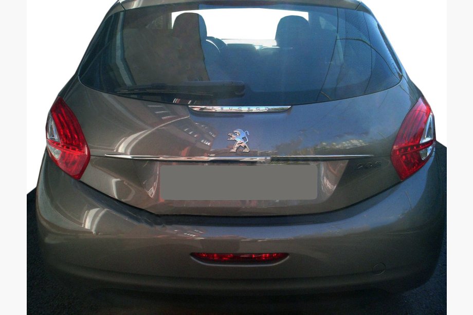 Peugeot 208 2012–2019 Kromilista rekisterikilven yläpuolelle Tit-designs (RST) Image