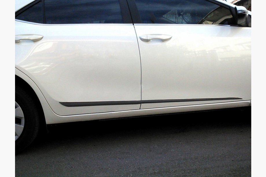 Toyota Corolla 2013–2019 Ovilistat (ruostumaton teräs) Image