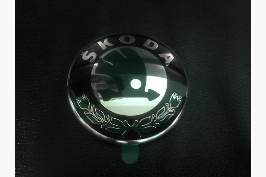 Skoda Octavia II A5 2006–2010 Alkuperäinen embleemi 89 mm Image