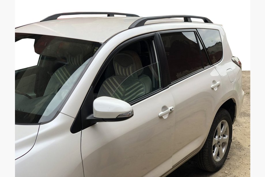 Toyota Rav 4 2006–2013 Mustat turkkilaiset kattokaiteet Lyhyt akseliväli, muovijalat Image
