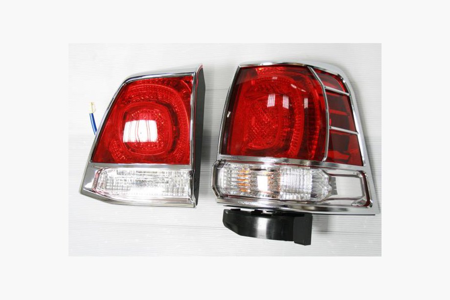 Toyota Land Cruiser 200 2007–2021 Kromiset takavalojen kehykset (2008-2012, 4-osainen, muovi) Image