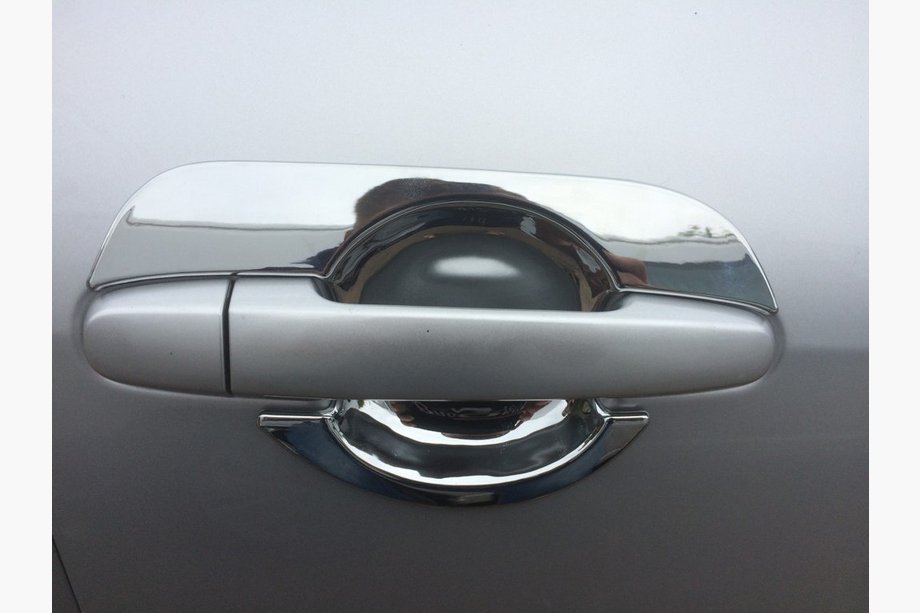 Toyota Rav 4 2006–2013 Ovenkahvan kupit terälehtikuviolla (4 kpl, muovi) Image