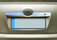 Toyota Camry 2006–2011 POISTO! Ruostumaton lista rekisterikilven yläpuolelle kuva 1