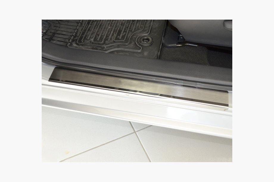 Toyota Auris 2012–2018 Nataniko ovikynnyslistat (4 kpl, ruostumaton teräs) Premium – 3M-teippi, 0,8 mm Image