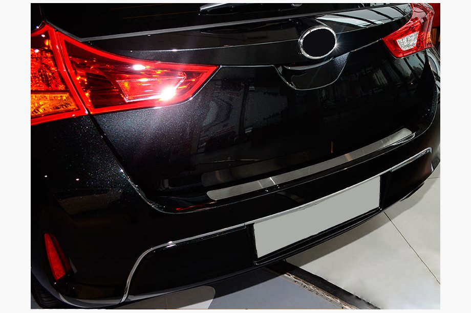 Toyota Auris 2012–2018 Takapuskurin suojalista Nataniko (HB, ruostumaton teräs) Image