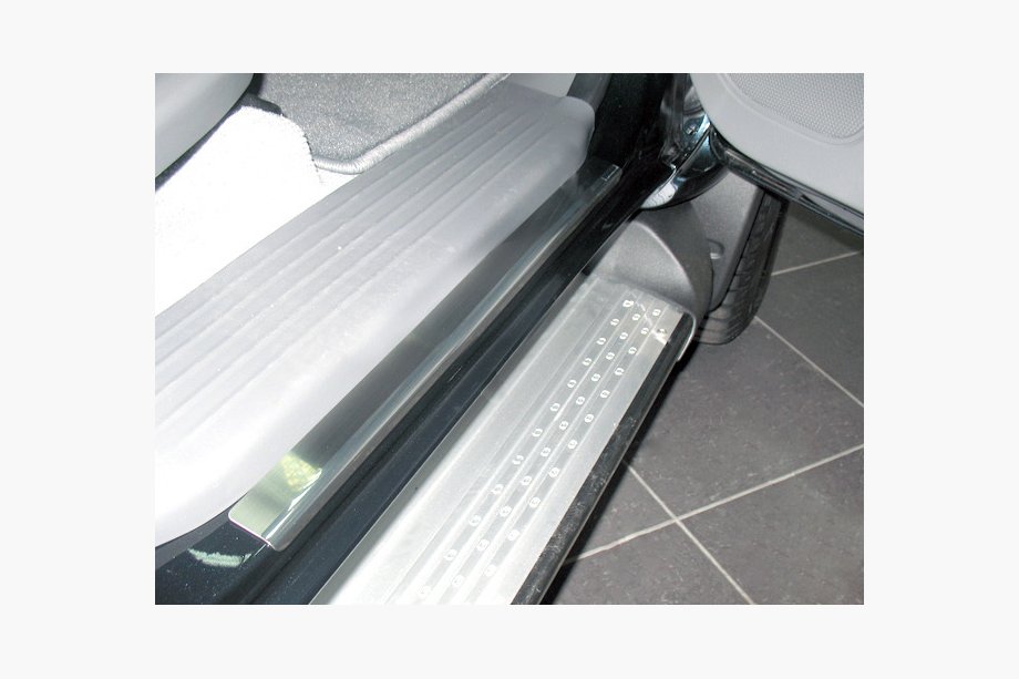 Toyota Hilux 2015– Nataniko ovikynnyslistat (4 kpl, ruostumaton teräs) Premium – 3M-teippi, 0,8 mm Image