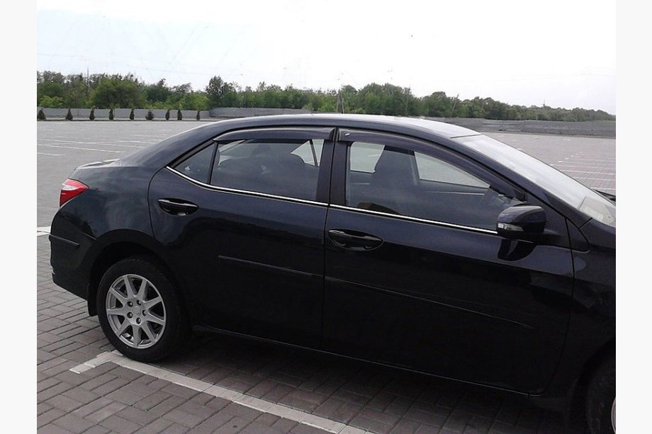 Toyota Corolla 2013–2019 Ikkunatuuliohjaimet (4 kpl, Cobra) Image