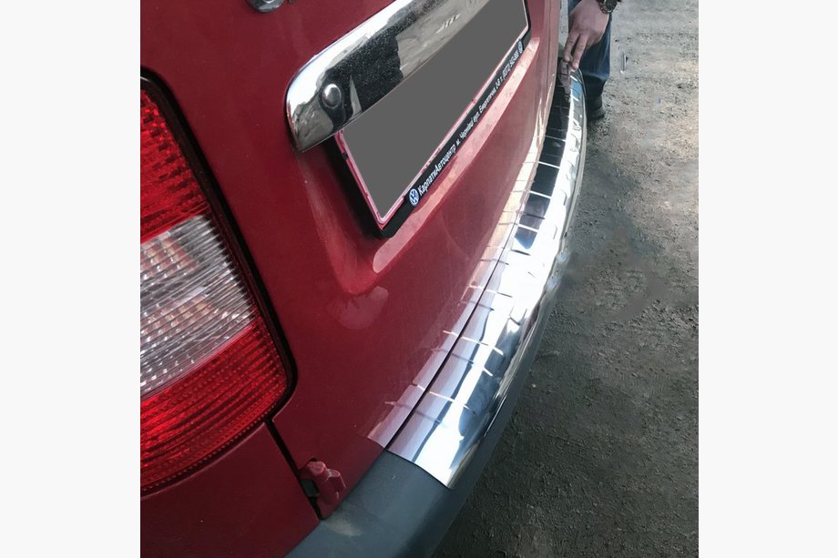 Volkswagen Caddy 2004–2010 Takapuskurin suojalista suurella taivutuksella (Elite, teräs) Image