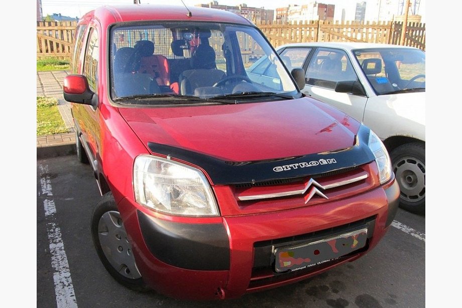 Citroen Berlingo 1996–2008 Konepellin tuuliohjain VIP (2003-2008) Image