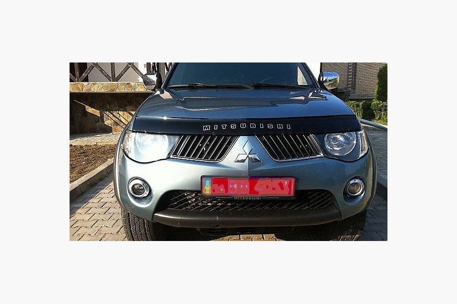 Mitsubishi L200 2006–2015 Konepellin tuuliohjain (VIP) Image