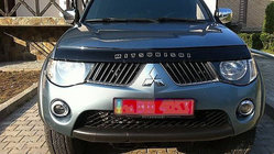 Mitsubishi L200 2006–2015 Konepellin tuuliohjain (VIP) kuva 1