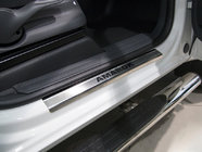 Volkswagen Amarok 2010–2022 Nataniko ovikynnyslistat (4 kpl, ruostumaton teräs) Carbon - 3M-teippi, 0,8 mm kuva 1
