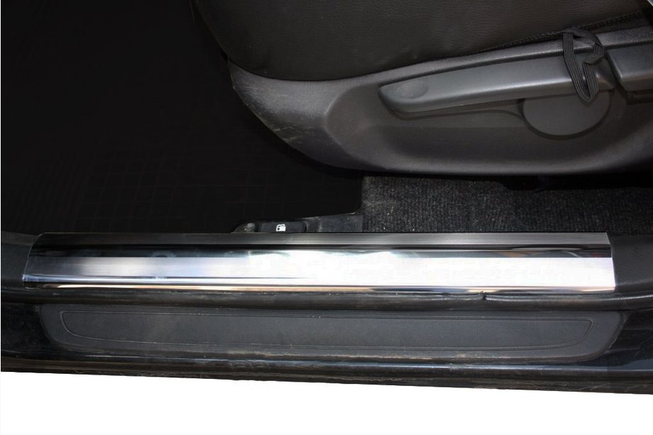 Toyota Corolla 2007–2013 Sisäkynnyslistat (4 kpl, RST) Kuva 1