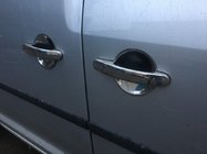 Volkswagen Caddy 2004–2010 Ruostumattomasta teräksestä valmistetut ovenkahvan suojat kuva 3