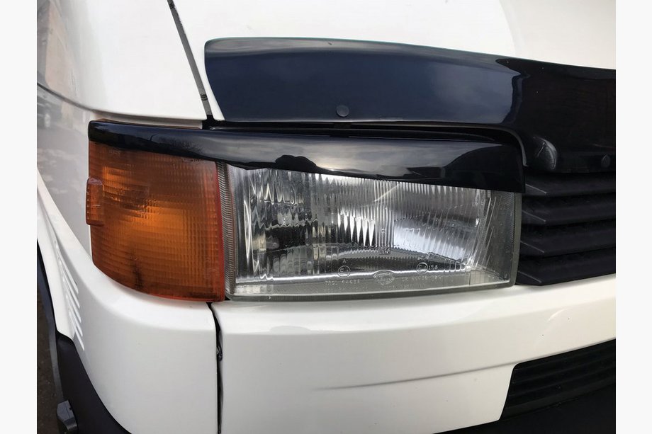 Volkswagen T4 Transporter 1990–2003 Ajovaloluomet suoralle konepellille (2 kpl) Kiiltävä musta Image