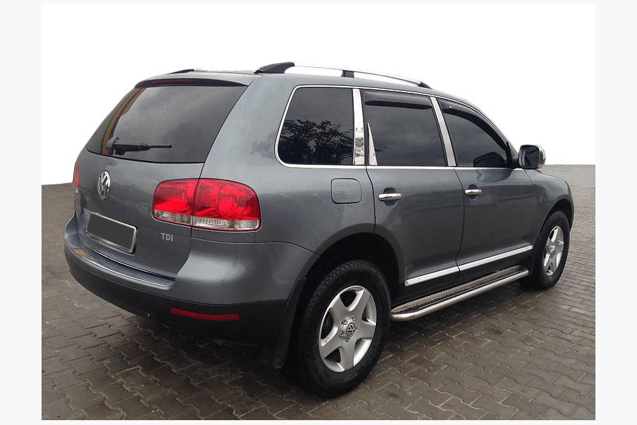 Volkswagen Touareg 2002–2010 Kromatut kattokaiteet (muovijalat) Metallinen jalka Image