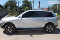 Volkswagen Touareg 2002–2010 Kromatut kattokaiteet (muovijalat) Metallinen jalka kuva 5