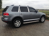 Volkswagen Touareg 2002–2010 Kromatut kattokaiteet (muovijalat) Metallinen jalka kuva 3