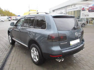 Volkswagen Touareg 2002–2010 Kromatut kattokaiteet (muovijalat) Metallinen jalka kuva 9