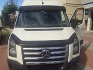 Volkswagen Crafter 2006–2016 Tuulilasin aurinkolippa rungolla V1 (kiiltävä musta, 5 mm) kuva 2