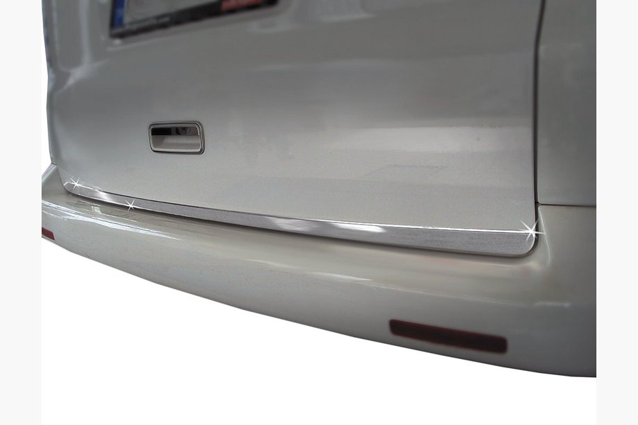 Volkswagen T5 Multivan 2003–2010 Takaluukun reunan suojalista (ruostumaton teräs) Carmos, 1-ovinen takaluukku (ylös aukeava) Image