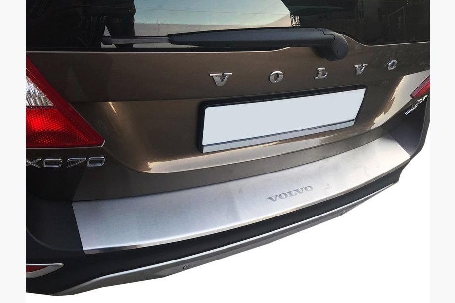 Volvo XC70 2007–2013 Takapuskurin suojalista taivutuksella Nataniko (ruostumaton teräs) Image