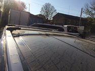 Land Rover Discovery Sport 2014– Lukittavat poikkipalkit kattokaiteisiin (2 kpl) Musta kuva 1