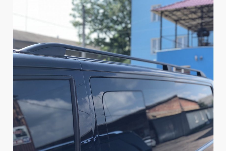 Volkswagen T5 Transporter 2003–2010 Skyport kattokaiteet (mustat) Lyhyt akseliväli Kuva 3