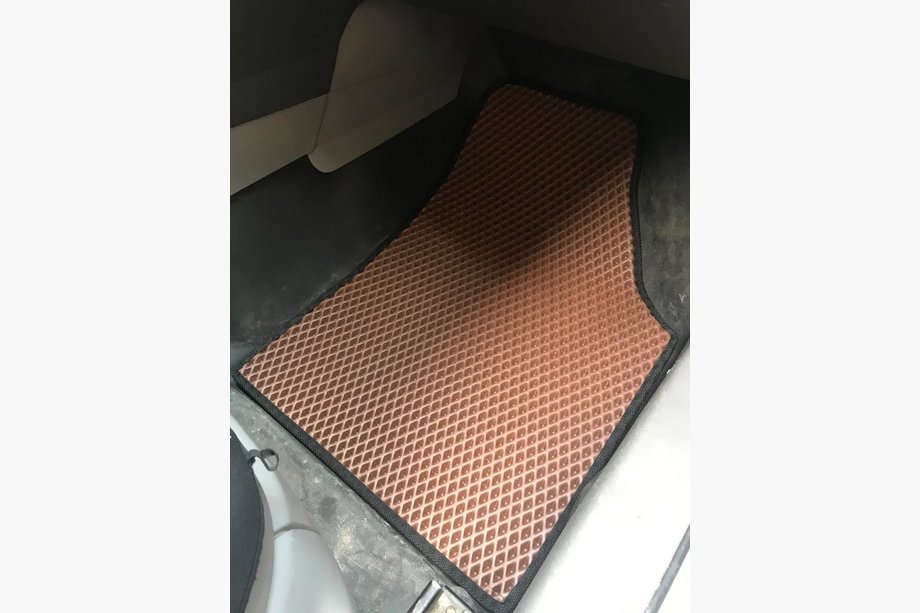 Volkswagen Caddy 2010–2015 EVA-auton matot (tiilikuvio) 5 kpl, etu- ja takamatot (MAXI, 1 liukuovi) Kuva 2