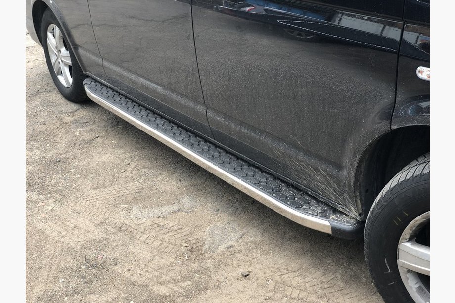 Volkswagen T6 2015–2024 BlackLine-sivuporrassarja (2 kpl, alumiini) Image