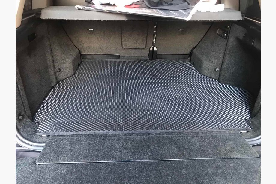 Range Rover III L322 2002–2012 Tavaratilan matto (EVA, musta) Image