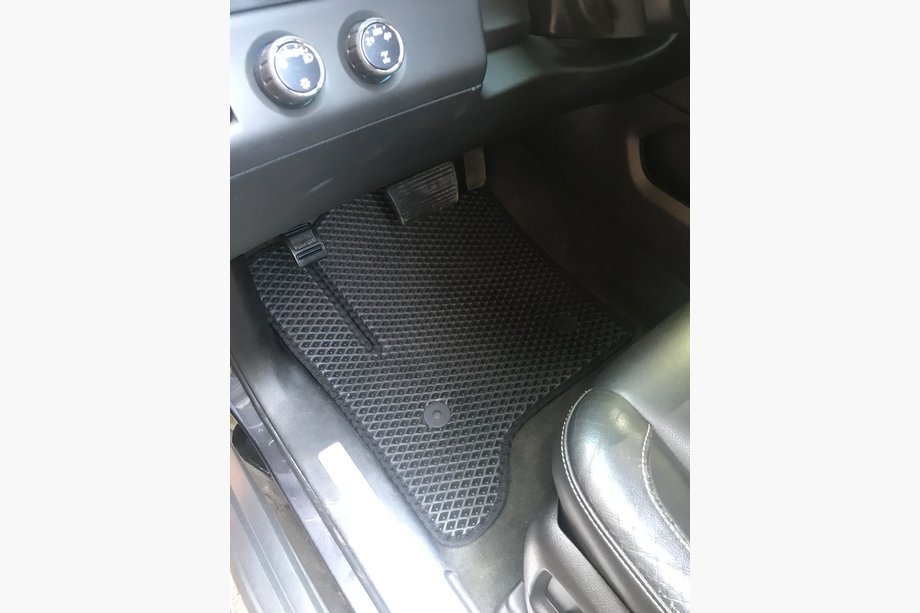 Chevrolet Suburban 2014–2019 Polyuretaaniset lattiamatot, 3 riviä (EVA, mustat) Image