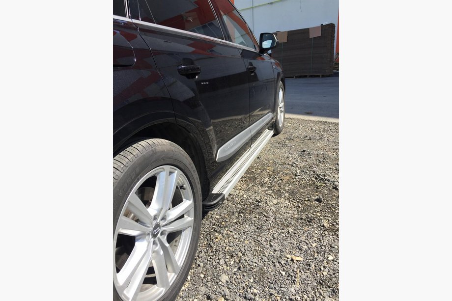 Audi Q7 2015–2026 Maya V2 sivuportaat (2 kpl, alumiini) Image