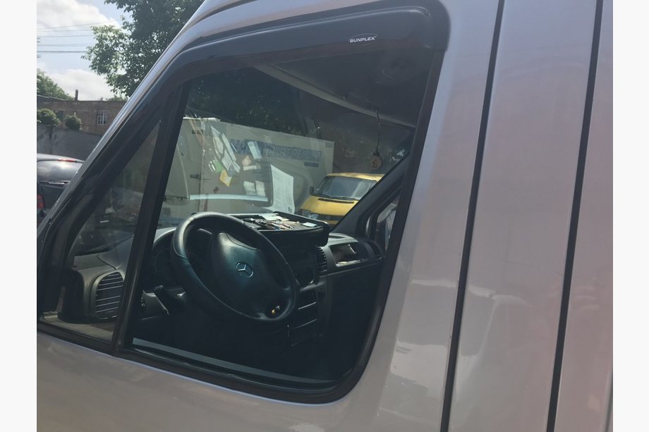 Volkswagen LT 1995–2006 Ikkunatuuliohjaimet (2 kpl, Sunflex) Image