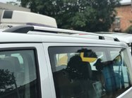 Volkswagen T5 Transporter 2003–2010 Kromatut kattokaiteet Lyhyt akseliväli, metallijalat kuva 1
