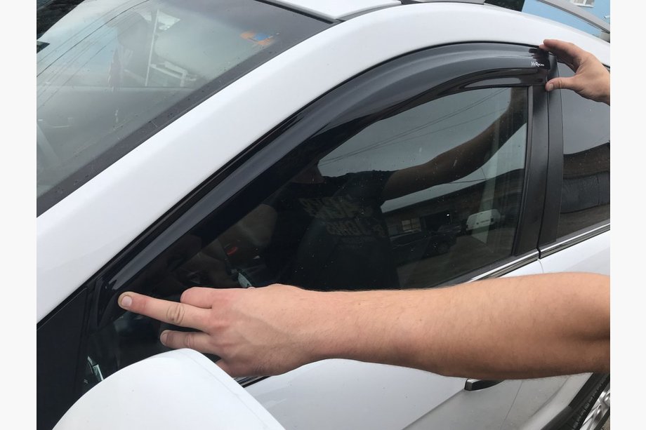 Opel Antara 2006–2017 Ikkunatuuliohjaimet mustat (4 kpl, MyRacing) Image
