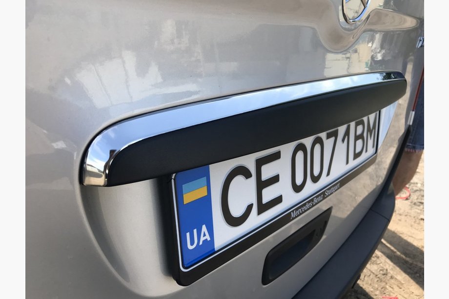 Mercedes Citan 2013–2021 Kromilista rekisterikilven yläpuolelle (ruostumaton teräs) Image