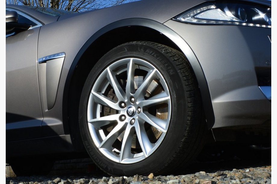 Jaguar XF 2009–2016 Pyöränkaaren kromilistat (4 kpl, ruostumaton teräs) Image