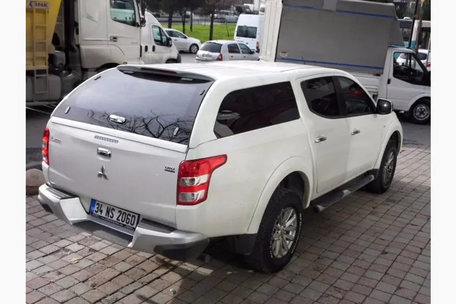 Mitsubishi L200 2015–2024 Kattokatos (Canopy) Kuva 1