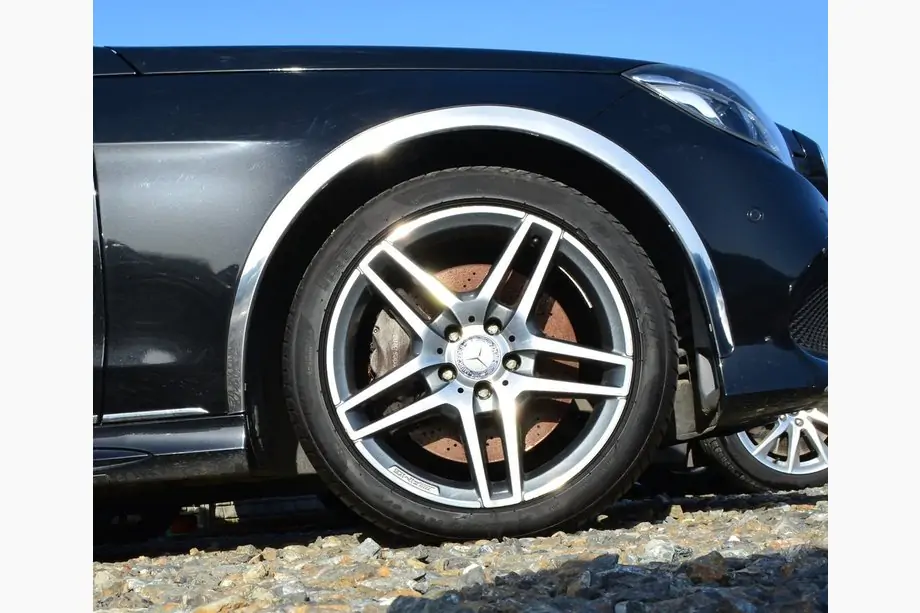 Mercedes E-sarja W212 2009–2016 Pyöränkaaren kromilistat (4 kpl, ruostumaton teräs) Image