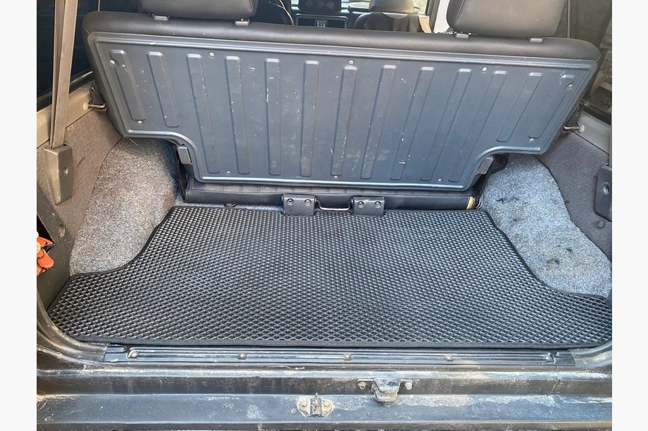 Nissan Patrol Y60 1988–1997 Tavaratilan matto lyhyt (EVA, musta) Image