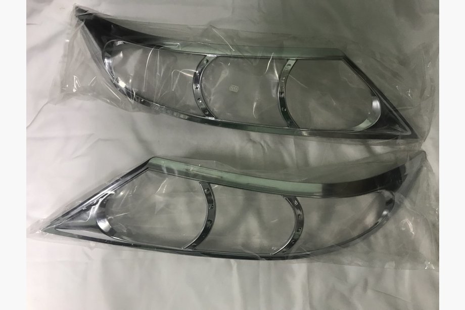 Kia Sorento II XM 2009–2014 Ajovalojen listat 2010-2013 (2 kpl, muovi) Image
