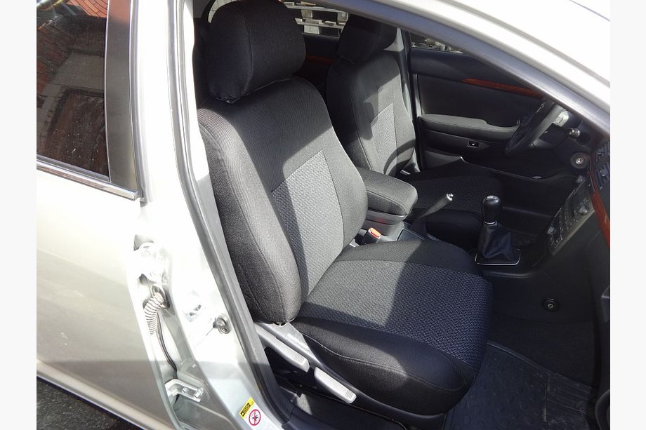 Toyota Avensis 2009–2018 Auton istuinsuojat (kangas, Classik) Image